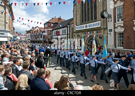 Königliche Luftwaffe Air Corps Cadets in Bower Prozession trug Street Lichfield Staffordshire Teil des Jubiläums feiern 2012 Stockfoto