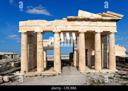 Die Propyläen (437 v. Chr.) auf der Athener Akropolis, Griechenland Stockfoto