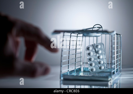 Blister Packung Pillen in Käfig Falle Stockfoto