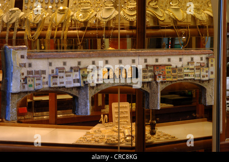 Modell von der Ponte Vecchio in Florenz in einem Schaufenster Schmuck Stockfoto