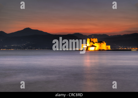 Das Bourtzi Burg in der Bucht von Nafplio, Griechenland Stockfoto