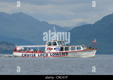 Tagesausflügler Kreuzfahrt Loch Lomond, Schottland, auf einem der vielen kleinen Schiffen, die Bereitstellung dieses Dienstes. Stockfoto