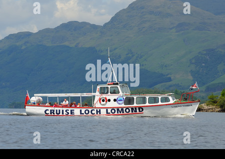 Tagesausflügler Kreuzfahrt Loch Lomond, Schottland, auf einem der vielen kleinen Schiffen, die Bereitstellung dieses Dienstes. Stockfoto