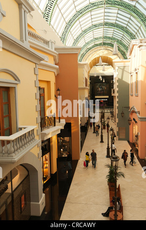 Elk206-2658v Vereinigte Arabische Emirate, Dubai, Mall of Emirates, Interieur mit Käufern Stockfoto