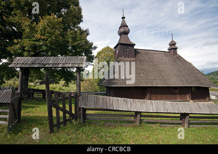 Die griechisch-katholische hölzerne Kirche von St Basilius der große (erbaut im Jahr 1750) von Hrabova Roztoka, Slowakei Stockfoto