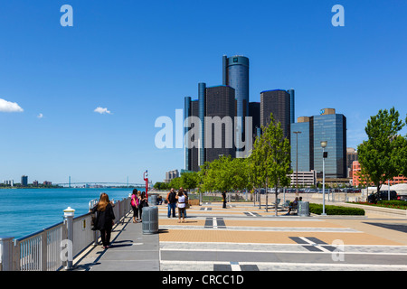 Die Skyline der Stadt der Renaissance Center und den Detroit River angesehen von Milliken Staatspark, Detroit, Michigan, USA Stockfoto