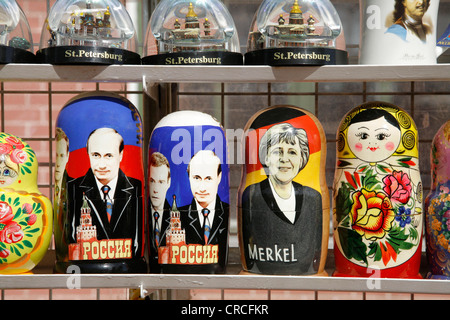 Matroschka, Putin, Merkel, Souvenirs, St. Petersburg, Russland, Eurasien Stockfoto