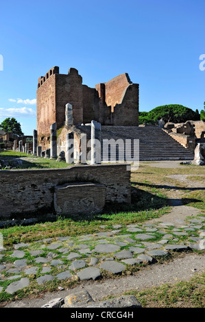 Main Tempel des Jupiter, Juno und Minerva, Capitolium, Ausgrabungsstätte Ostia Antica, alten Hafen Stadt von Rom, Latium, Italien Stockfoto