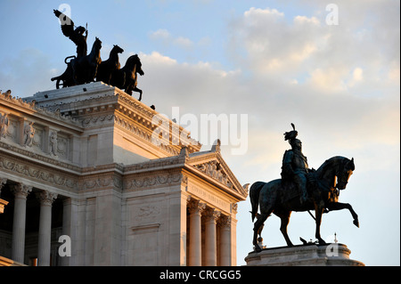 Nationales Denkmal für König Vittorio Emanuele II, Vittoriano oder Altare della Patria, mit der Quadriga della Libertà von Bartonini Stockfoto