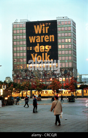 Berlin, Plakat am Haus des Lehrers am Alexanderplatz Stockfoto