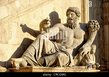 Statue des Flussgottes Nil auf Michelangelos Treppe auf der Senatorial Palast, Kapitolsplatz, Piazza del Campidoglio Stockfoto