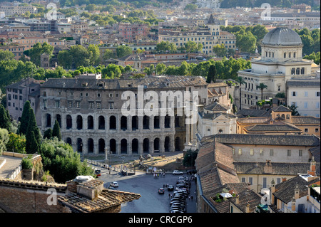 Theater des Marcellus oder Teatro di Marcello, Tempel des Apollo Sosianus, Kirche Santa Maria in Campitelli und Synagoge, Rom Stockfoto