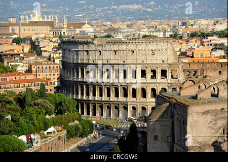 Lateran Komplex, Via dei Fori Imperiali, das Kolosseum, Basilika des Maxentius und Konstantin, Roman Forum, Rom, Latium, Italien Stockfoto