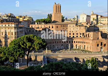 Trajans Markt, Torre Delle Milizie, Miliz Turm, Kirche von Santi Domenico e Sisto, Via Alessandrina, Via dei Fori Imperiali Stockfoto