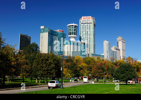 Die Hotels auf der kanadischen Seite von Niagara Falls, Niagara Falls, Ontario, Kanada, Nordamerika Stockfoto