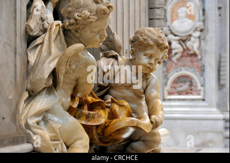 Marmor-Putten auf ein Weihwasserbecken, St. Peter Basilika, Vatikanstadt, Rom, Latium, Italien, Europa Stockfoto