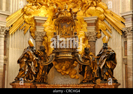 Cathedra Petri, Stuhl des Heiligen Petrus von Bernini in der Apsis der St. Peter Basilika, Vatikanstadt, Rom, Latium, Italien Stockfoto