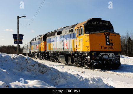 Eisbedeckten Zug auf der Bahnstrecke zwischen Winnipeg und Churchill, Manitoba, Kanada Stockfoto