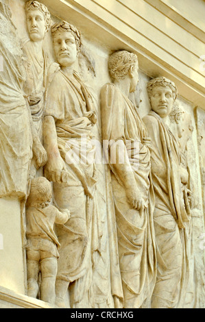 Relief Fries Prozession, herrschenden Familie, Senatoren, Frieden Altar Ara Pacis Augustae, Nordseite, Rom, Latium, Italien, Europa Stockfoto