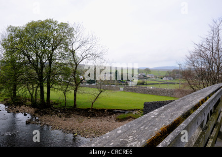 Fluss Ribble durchzogen Horton in Ribblesdale in den Yorkshire Dales National Park, England. Stockfoto