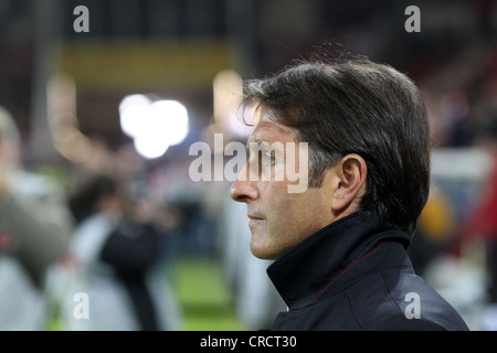 Bruno Labbadia, Manager des Fußballvereins VfB Stuttgart, während des Spiels zwischen dem FSV Mainz 05 und VfB Stuttgart, Coface-Arena Stockfoto