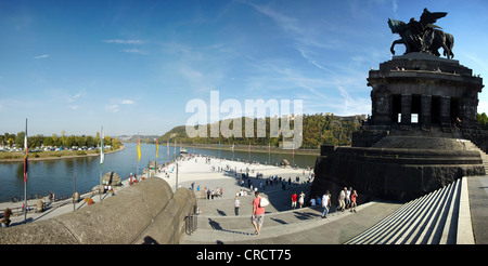 Reiterstandbild von Kaiser Wilhelm am Zusammenfluss von Rhein und Mosel, Deutsches Eck Landzunge, Koblenz Stockfoto