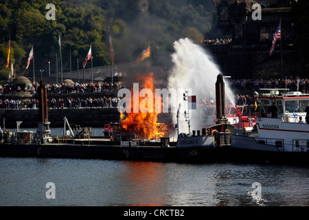 Feuerwehr-Übung auf dem Wasser mit Feuerwehr-Boot RLP-1, Koblenz, Rheinland-Pfalz, Deutschland, Europa Stockfoto