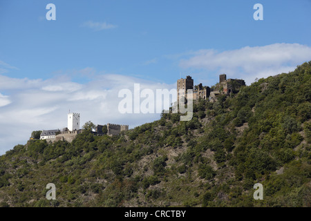 Legende der Feind Brüder, Burg Sterrenberg Burg, links, und Burg Liebenstein Burg, über das Mittelrheintal in Stockfoto