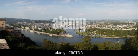 Panoramablick über den Rhein, Mündung des Flusses Mosel, Deutsches Eck Landzunge, Seilbahn der Bundesgartenschau 2011 Stockfoto