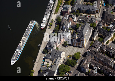 Luftbild der Altstadt von Koblenz mit Florinsmarkt Quadrat, St. Florin Kirche, das alte Kaufhaus und Schoeffenhaus Stockfoto