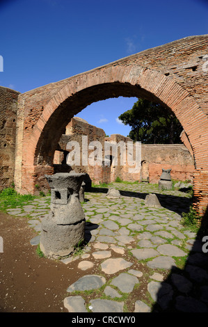 Italien, Rom, Ostia Antica, alte römische Bäckerei Stockfoto