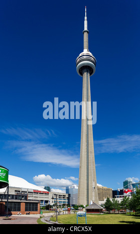 Der CN Tower von Roundhouse Park, Toronto, Ontario, Kanada Stockfoto