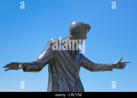 Bronzestatue von Billy Fury eine Pop-Sängerin von der 1960er Jahre Pier Head Promenade Liverpool Waterfront Merseyside England UK GB EU Stockfoto