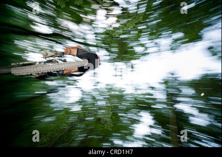 Mountainbiker der Luft, Südtirol, Italien Stockfoto