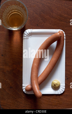 Würstchen mit Apfelwein Stockfoto