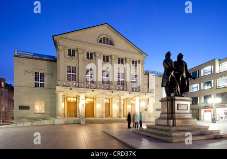 Deutsches Nationaltheater, Goethe-Schiller-Denkmal, Weimar, Thüringen, Deutschland, Europa, PublicGround Stockfoto