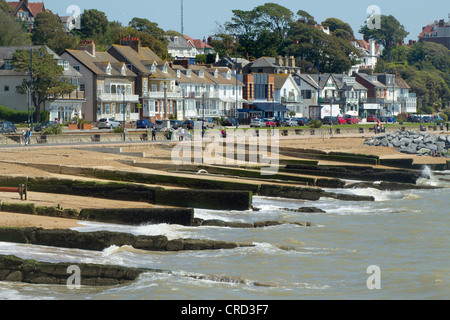 Felixstowe Strand Buhnen und Promenade.  Suffolk England UK. Stockfoto