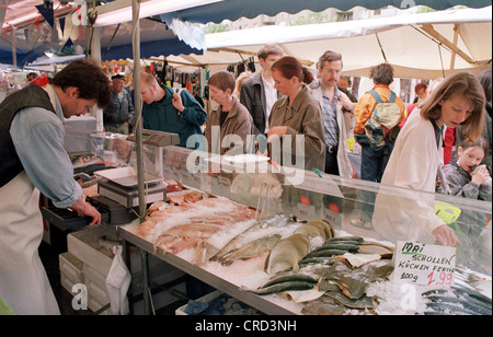 Fischhaendler, Wochenmarkt, Winterfeldtplatz Stockfoto