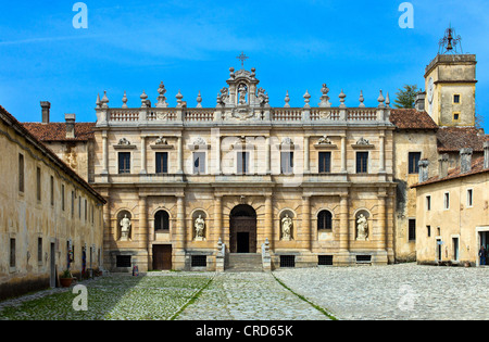 Europa Italien, Kampanien Cilento, Padula, vor dem Eingang im barocken Stil der Certosa von San Lorenzo Stockfoto