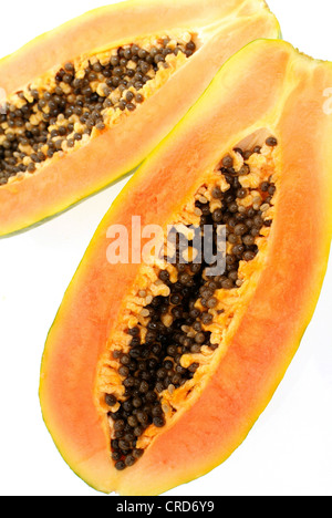 Papayafrucht, Paw Paw, Mamao, Papaya, Papaya Baum Melone (Carica Papaya), in Scheiben geschnitten Stockfoto