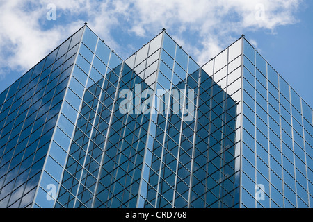 Glas ummantelt Büroturm: Constitution Square Gebäude. Die Spitze eines Glases abgedeckt Wolkenkratzer in der Innenstadt von Ottawa. Stockfoto