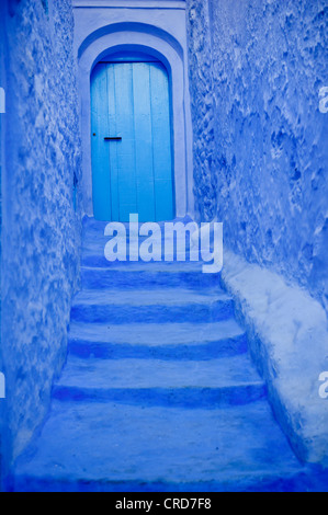 Blaue Tür in der Medina von Chefchaouen, Marokko Stockfoto