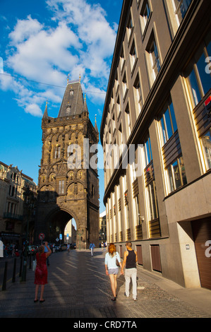 Prasna Brana (1475) Pulverturm oder Pulver Turm entlang Celetna Straße Altstadt Prag Tschechische Republik Europa Stockfoto