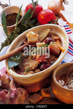 Klassisches Cassoulet von Gascogne, herzhafter Eintopf, Frankreich. Stockfoto