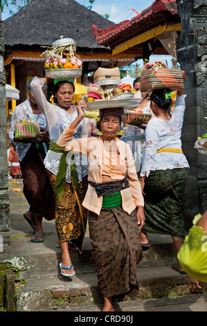 Jeder Tempel in Bali hat eine regelmäßig stattfindende Festival, ein Odalan, anlässlich des Jahrestages der Tempelweihung. Stockfoto