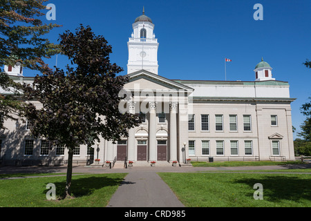 University Hall an der Acadia University und dem Uhrturm. Die Hauptverwaltung für den Campus. Stockfoto