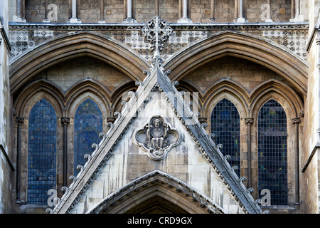 Eingang Nord Skulpturen / Stein schnitzen. Westminster Abbey. London. England Stockfoto