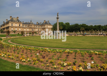 Jardin du Luxembourg. Palais du Luxembourg wurde für Marie du Medici errichtet. Die 60 Hektar großen Gärten sind die beliebtesten in Paris. Stockfoto