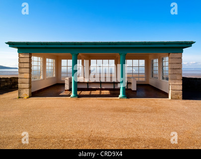 Traditionelle Strandmuschel auf der Promenade am Weston Super Mare North Somerset England UK Stockfoto