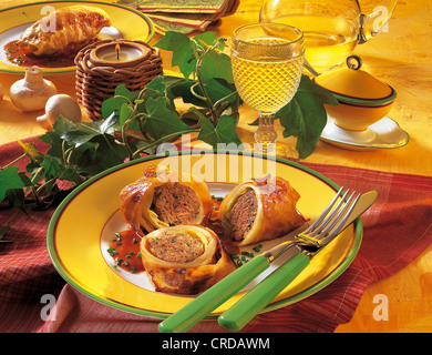 Kohlblätter gefüllt mit Hackfleisch und Pilzen, Polen. Stockfoto